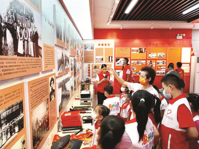 抗日戰爭勝利紀念日惠城區組織志愿者參觀惠州鐵路“三史展覽館”
