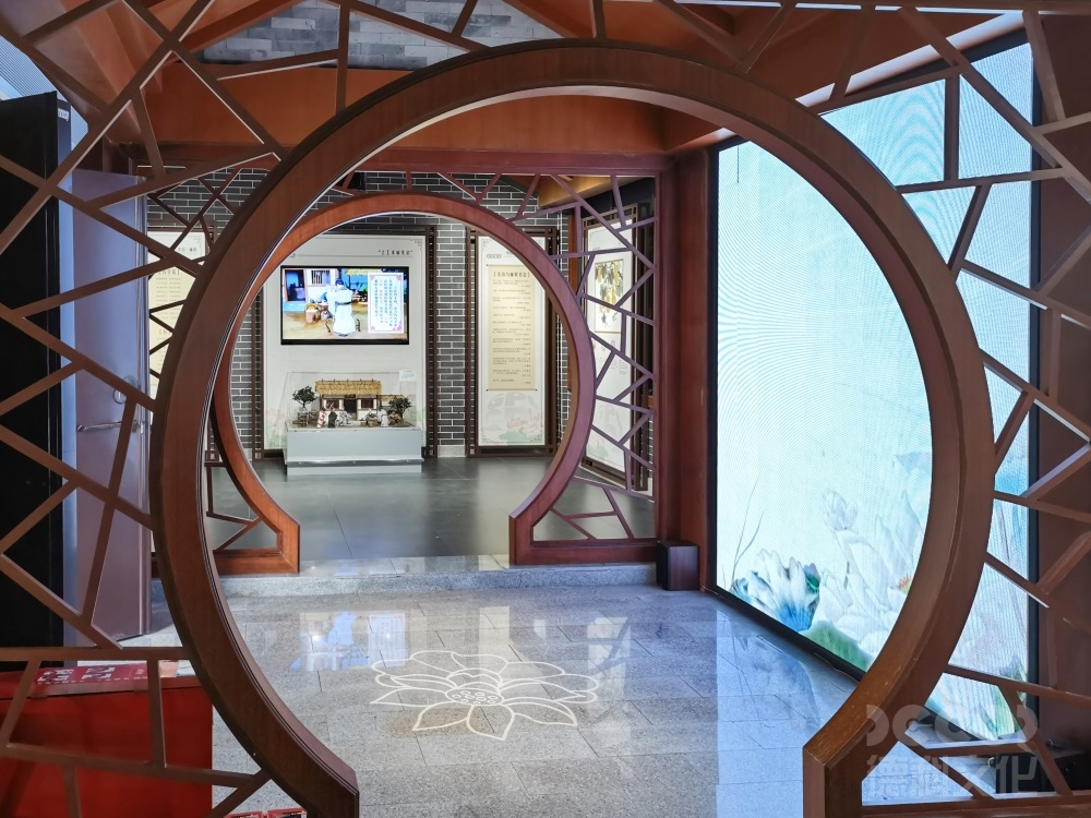 黨建館設計中如何體現黨的精準扶貧和鄉村振興？