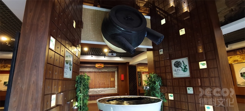 藝術(shù)展廳裝修設(shè)計(jì)中，如何考慮展品的安排和分組方式