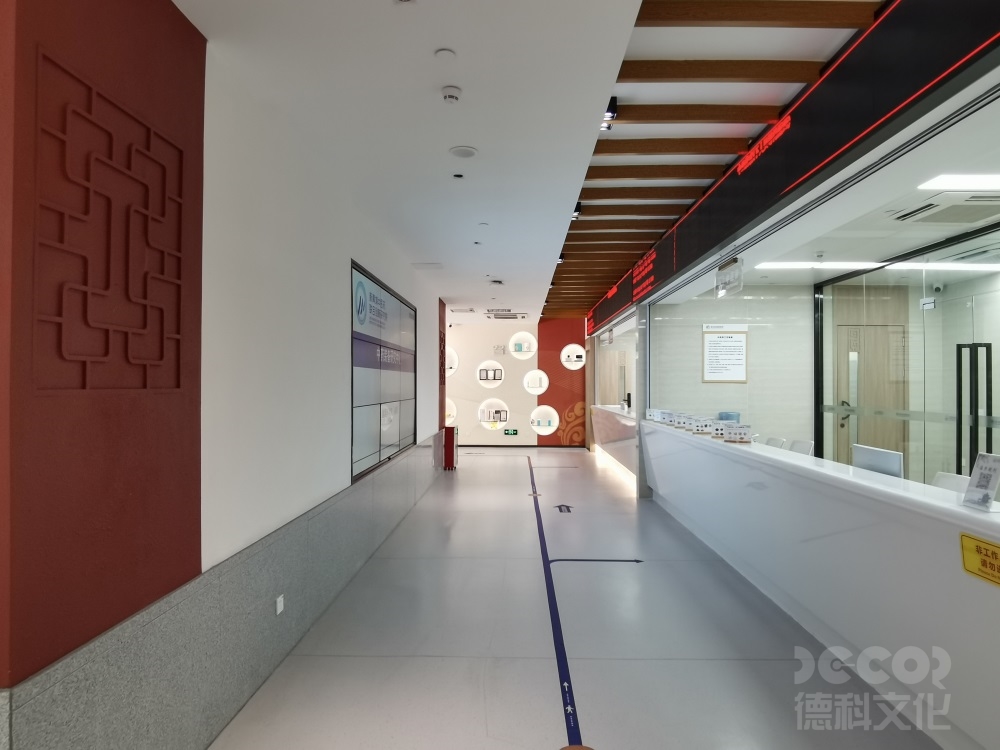 展館設(shè)計(jì)公司如何應(yīng)對展館中的安全規(guī)范和風(fēng)險(xiǎn)管理？