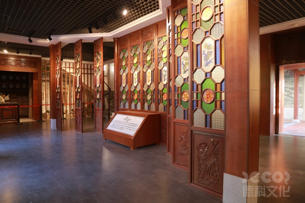 園藝展館設(shè)計(jì)中如何運(yùn)用多媒體和科技元素來(lái)增強(qiáng)展示效果？
