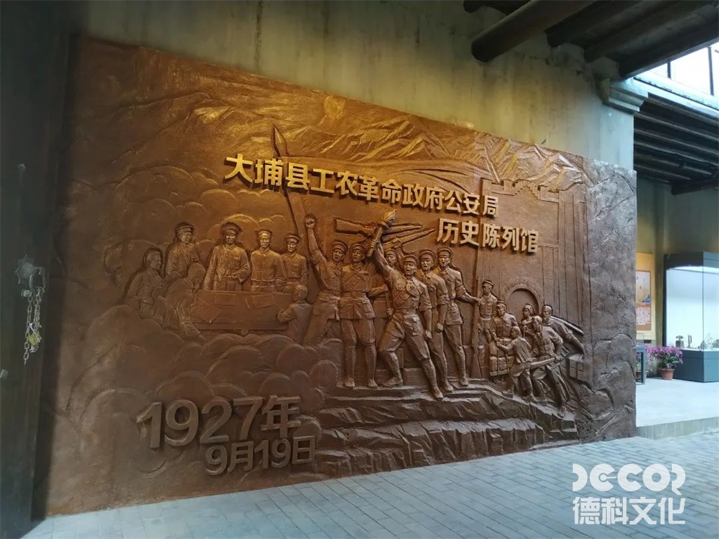 如何在展覽館設計中展示戰爭中的醫療和救援工作？