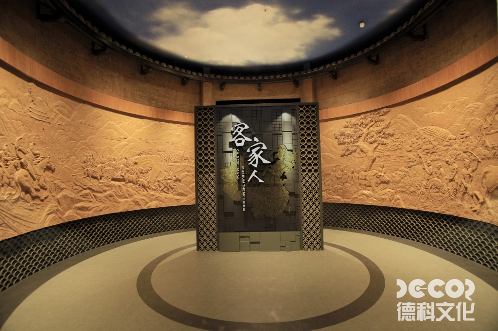 文化藝術(shù)類(lèi)展覽廳設(shè)計(jì)如何通過(guò)鏡面擴(kuò)展空間視覺(jué)？