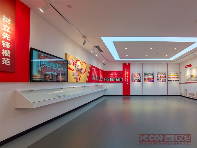 如何確定展示型黨建館設計的核心主題定位？
